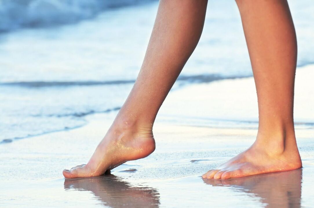 Prevención de las varices caminar descalzo sobre el agua